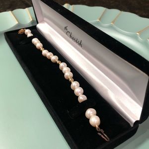 **CHERISH FAUX PEARLS BRACELET**